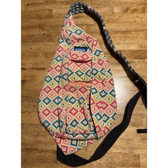 KAVU Rope Strap Sling Bag Crossbody Backpack Geometric Boho Outdoor Gorpcore - Picture 1 of 4
